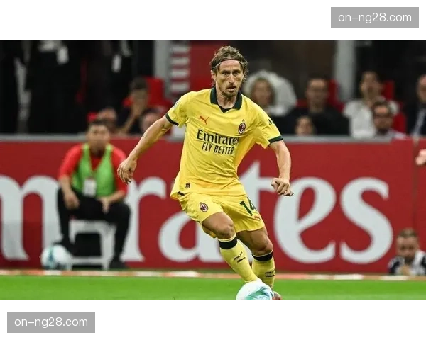 意甲冠军悬念终结：AC米兰主场0-3惨败乌迪内斯，争四压力骤增